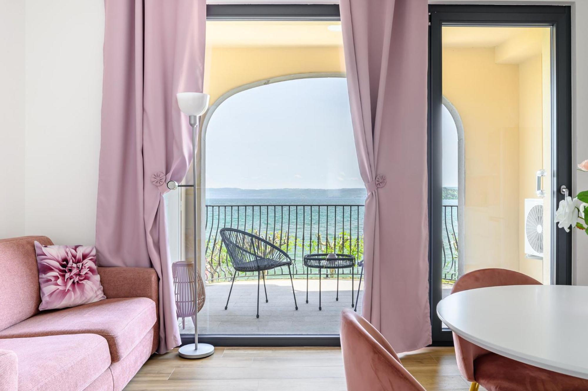 Casa Vacanze Maddalena - Palazzetto Sul Lago - Diamante Rosa Marta Phòng bức ảnh