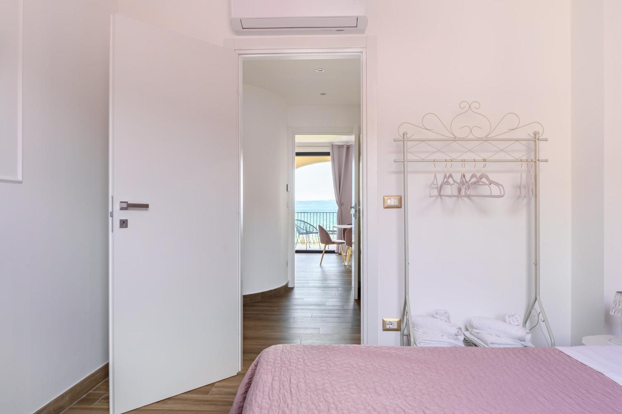Casa Vacanze Maddalena - Palazzetto Sul Lago - Diamante Rosa Marta Ngoại thất bức ảnh