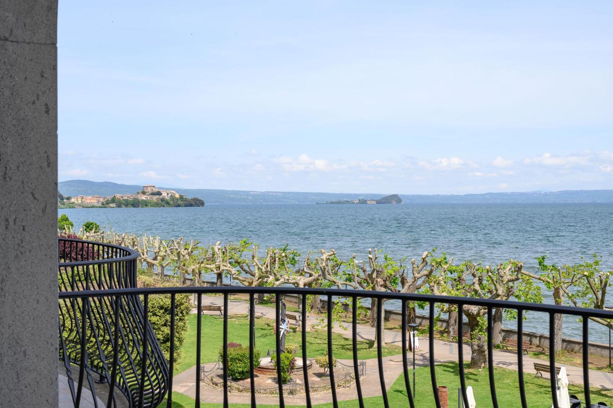 Casa Vacanze Maddalena - Palazzetto Sul Lago - Diamante Rosa Marta Ngoại thất bức ảnh